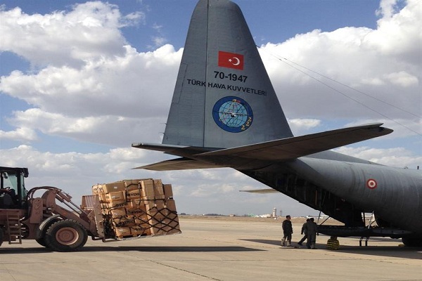 طائرة شحن تركية تنزل أسلحة ومعدات في مطار بغداد