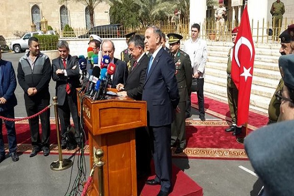 وزيرا الدفاع العراقي والتركي خلال مؤتمرهما الصحافي