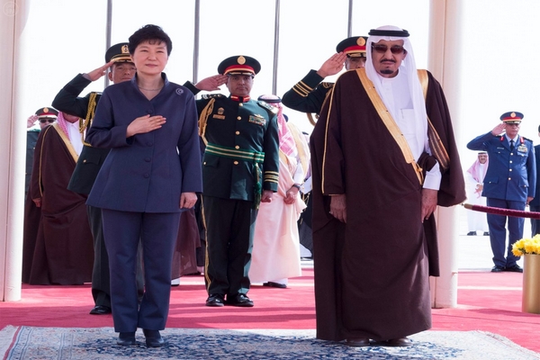 خلال استقبال العاهل السعودي لرئيسة كوريا