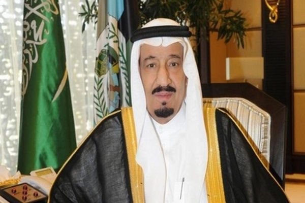 العاهل السعودي التقى بمسؤولي دول مجلس التعاون
