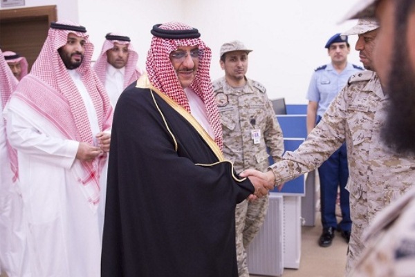  الأمير محمد بن نايف في مركز عمليات القوات الجوية