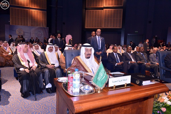 الملك سلمان ترأس الوفد السعودي في القمة العربية
