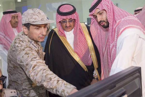 الأميران محمد بن نايف ومحمد بن سلمان في غرفة العمليات 