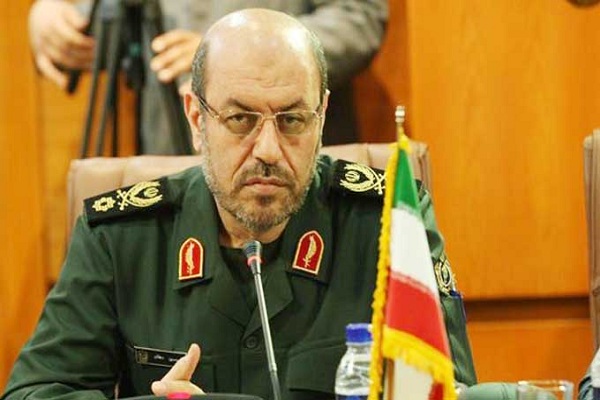 وزير الدفاع الإيراني حسين دهقان