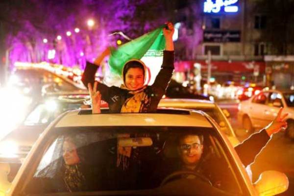 إشارة النصر في طهران 