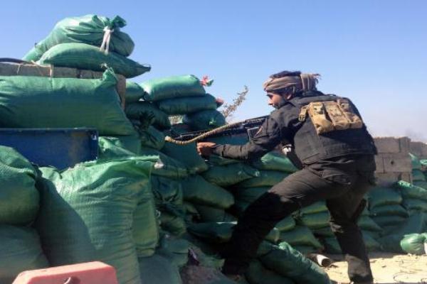 مقاتل عراقي في جبهة القتال ضد داعش