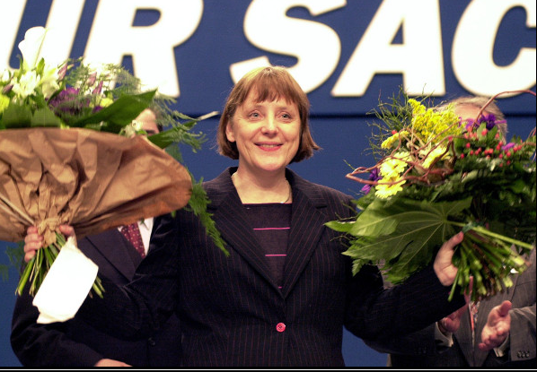 فوز ميركل في انتخابات الحزب الديمقراطي المسيحي عام2000