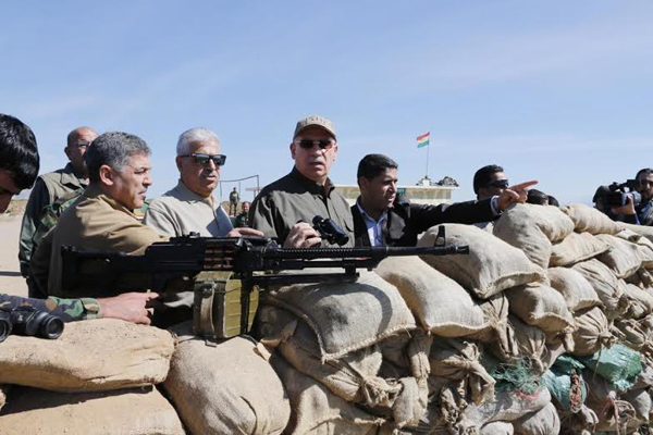 نائب الرئيس العراقي أسامة النجيفي في إحدى جبهات القتال
