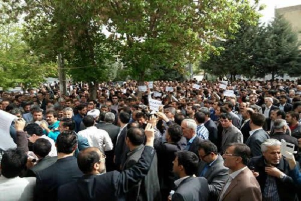 معلمو ايران يتظاهرون ضد النظام