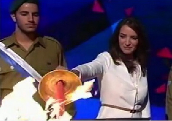  المذيعة العربية لوسي هريش توقد شعلة احتفالات إسرائيل بذكرى الاستقلال