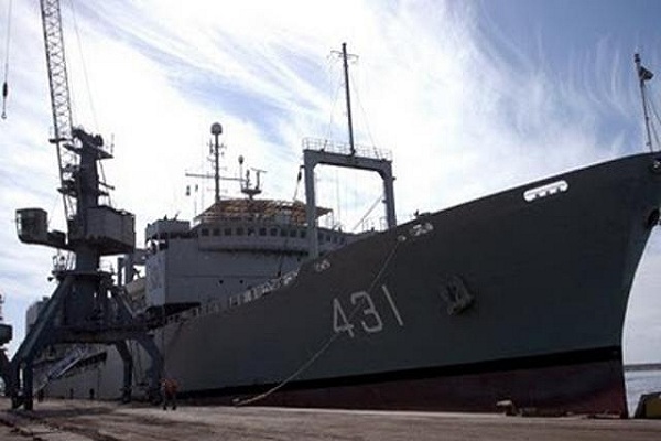 إيران تطلق قافلة سفن وواشنطن تراقب