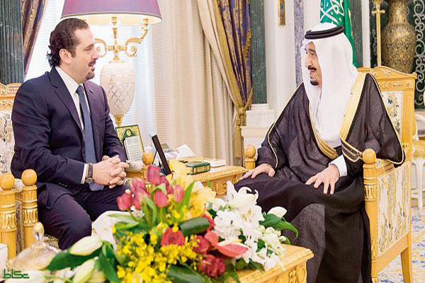 العاهل السعودي مجتمعًا مع رئيس وزراء لبنان السابق سعد الحريري