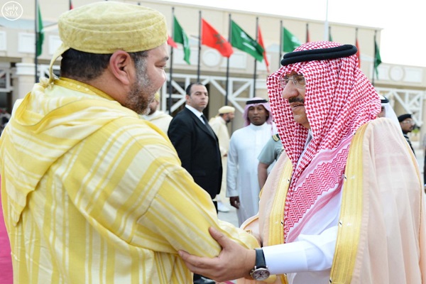 الأمير محمد بن نايف يودع الملك محمد السادس في مطار الرياض