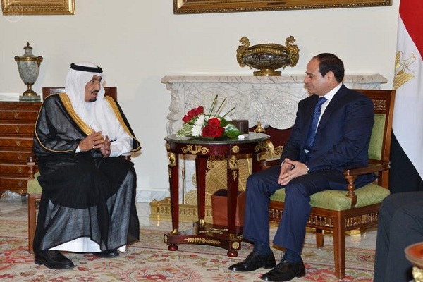 الرئيس السيسي في مصر لتقديم التهنئة
