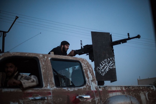 مقاتلون في صفوف النصرة يهاجمون مواقع لحزب الله في القلمون
