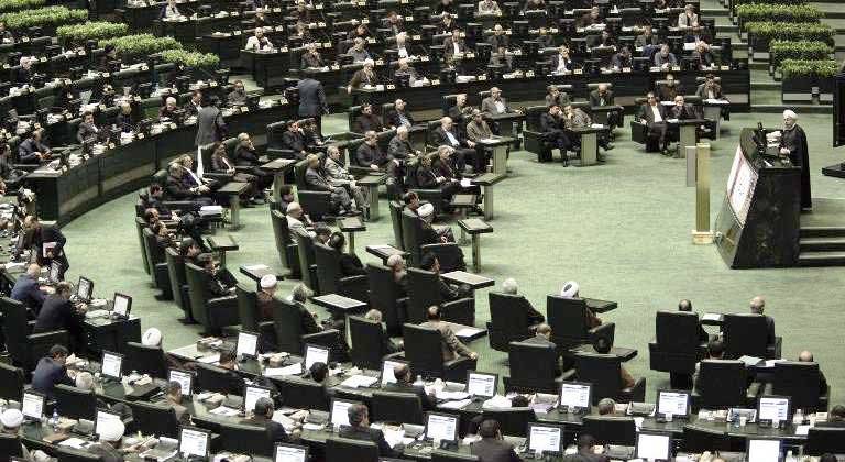 الشورى الإيراني لقرار بوقف المفاوضات