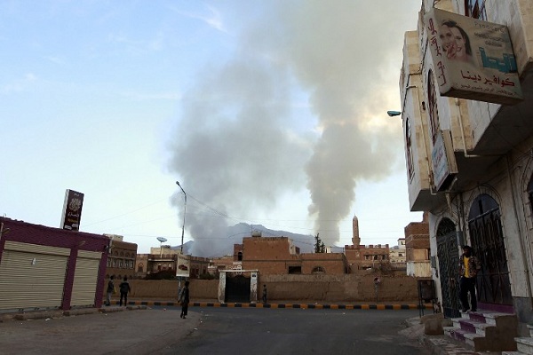 الحوثيون يكثفون اعتداءاتهم والتحالف استهدف مخازن اسلحة
