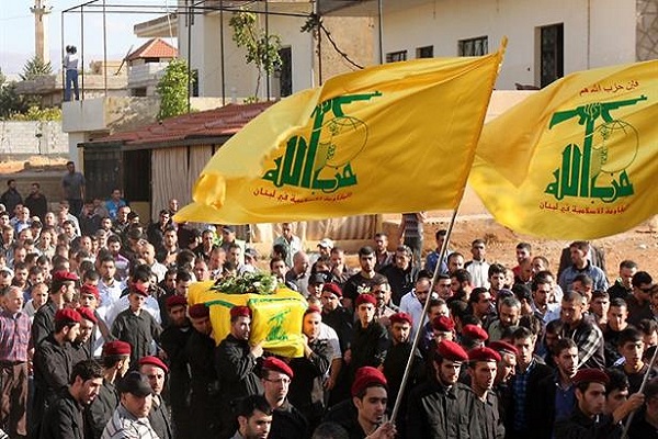 في تشييع احد مقاتلي حزب الله