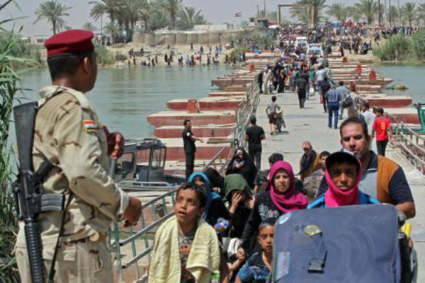 نازحون عراقيون من الرمادي يصلون إلى بغداد- ا ف ب