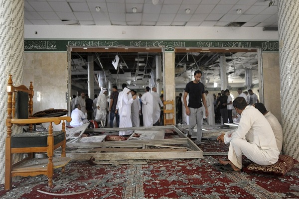 المسجد الذي استهدف اليوم بتفجير انتحري في القطيف