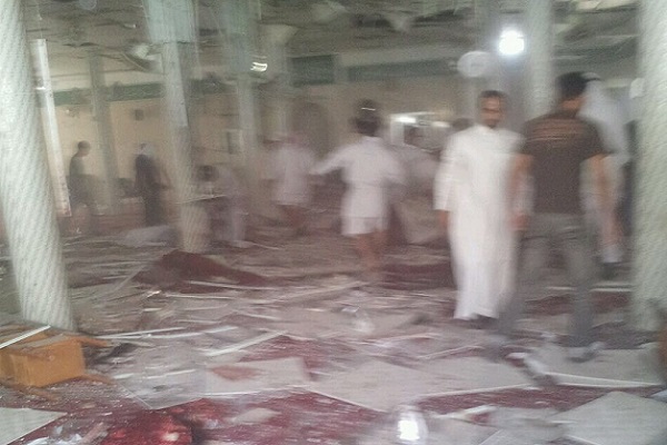 جزء من الدمار الذي خلفه الانفجار في المسجد