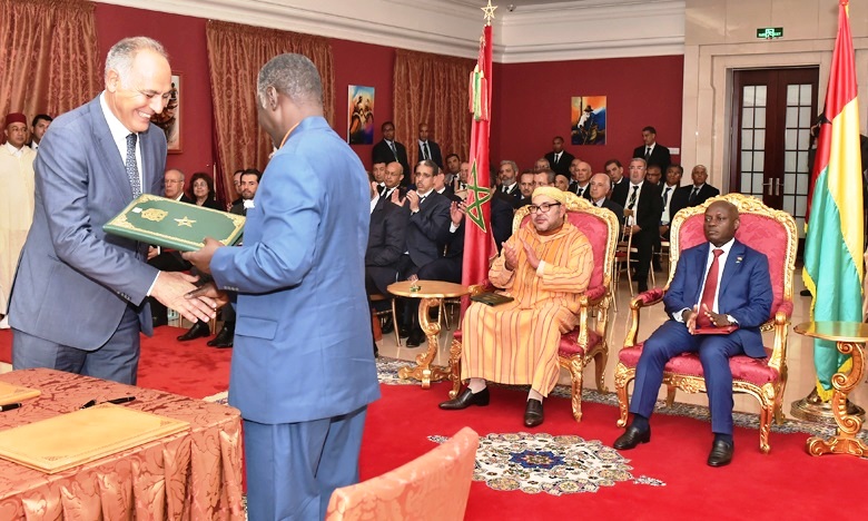 الملك ورئيس غينيا بيساو يشرفان على التوقيع على الاتفاقيات الموقعة بين البلدين