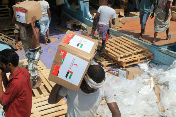وصول شحنة مساعدات إماراتية إلى مدينة عدن اليمنية- ا ف ب 