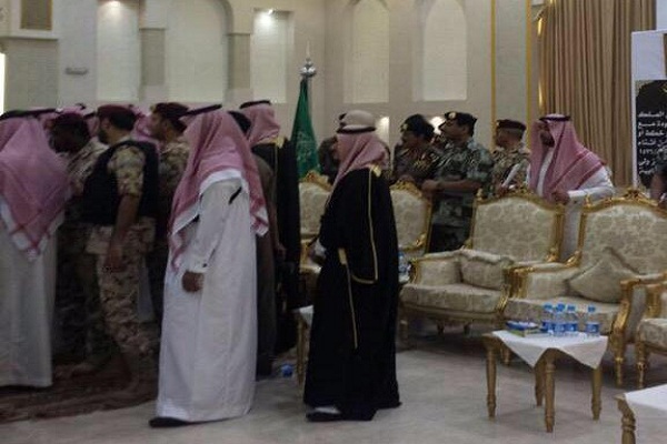 الأمير محمد بن نايف يعزي أسر ضحايا مسجد القديح 