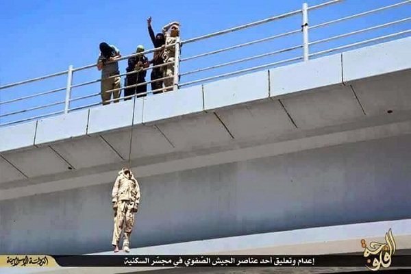 داعش اثر اعدامه للجندي العراقي