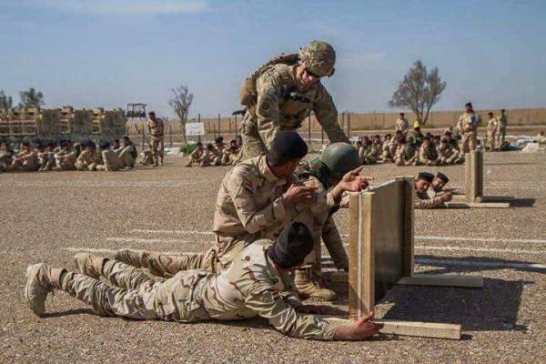 ضباط التحالف الدولي يدربون العسكريين العراقيين المشاركين في تحرير الموصل