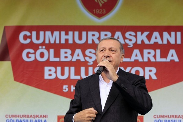 اردوغان خلال حشد انتخابي (الأناضول) 
