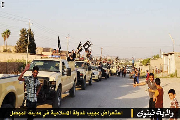 قوات تنظيم داعش في احدى مناطق الموصل لدى دخوله الى المدينة