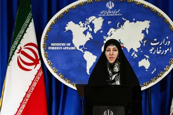 المتحدثة الايرانية مرضية أفخم خلال مؤتمرها الصحافي