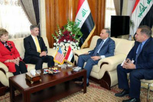  وزير الدفاع العراقي خالد العبيدي مجتمعا مع وفد الكونغرس الاميركي 