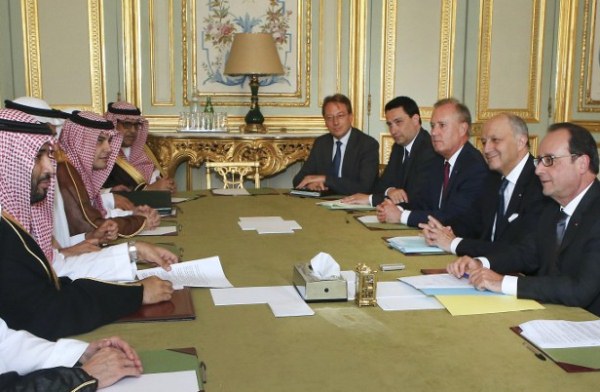 رئيس هولاند والأمير محمد بن سلمان خلال الاجتماع
