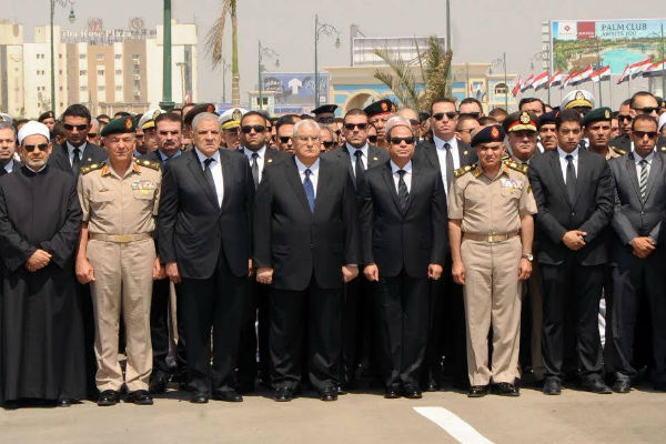السيسي في جنازة النائب العام- صور من المتحدث العسكري المصري