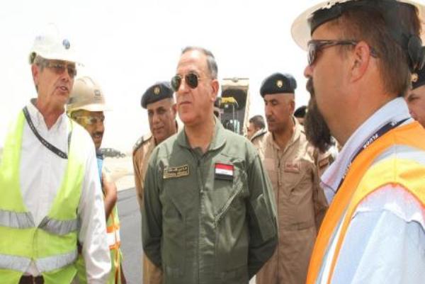 وزير الدفاع العراقي متفقدا قاعدة بلد الجوية لاستقبال طائرات أف 16