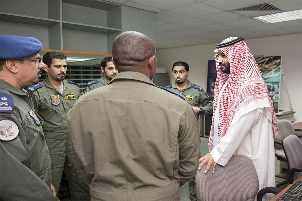 الأمير محمد بن سلمان نقل إلى الجنود المرابطين على الحدود تحيات الملك سلمان والامير محمد بن نايف