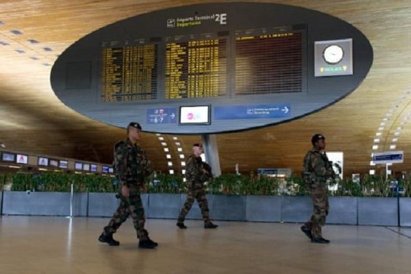 مطار شارل ديغول في باريس