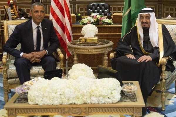 العاهل السعودي مستقبلا الرئيس الأميركي في قصر عرقة بالرياض - أرشيفية