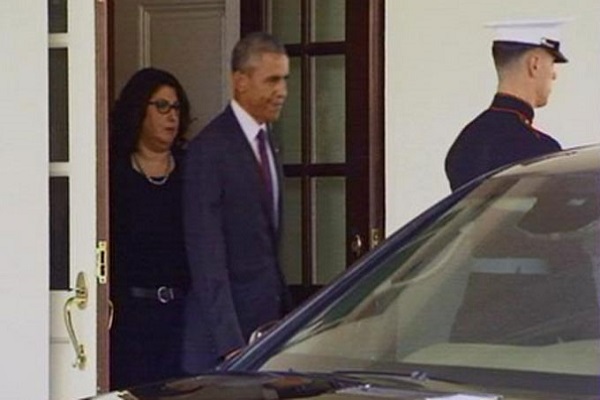 اوباما في استقبال الملك سلمان عند مدخل البيت الأبيض