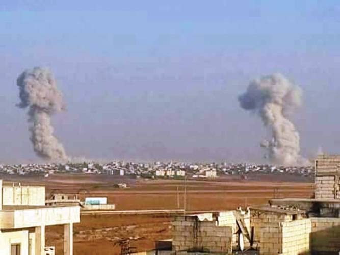 الدخان يتصاعد من بلدة الفوعة الشيعية بعد سقوط قذائف أطلقها مسلحون من جبهة النصرة - صورة من فايسبوك