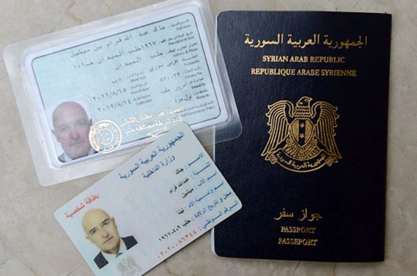 جواز سفر، هوية ورخصة قيادة حصل عليها الصحافي