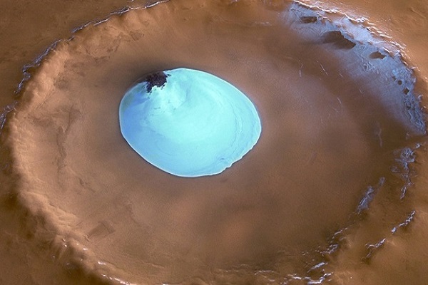 ماء سائل في شبه بحيرة قرب القطب الشمالي في المريخ