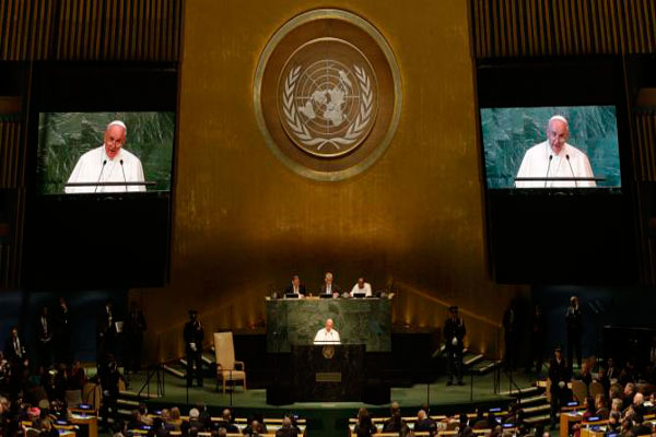 البابا فرنسيس خلال مداخلته أمس في الجمعية العامة للأمم المتحدة