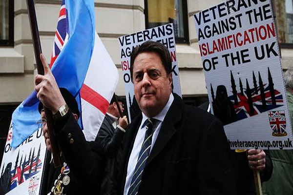 زعيم الحزب القومي السابق يقود مظاهرة ضد (أسلمة بريطانيا)