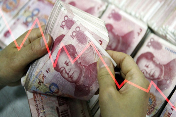 هبوط العملة الصينية يقلق العالم