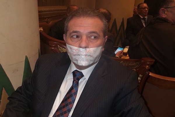 توفيق عكاشة يعترض على منعه من الحديث في البرلمان