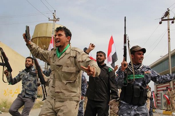 مليشيا عراقية عناصرها في تظاهرة مسلحة