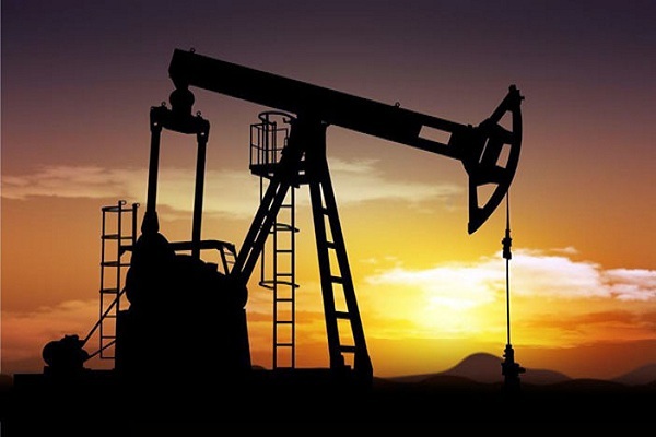 هبطت اسعار النفط خلال الايام الأولى من عام 2016 بنسبة 15 في المئة حتى الآن